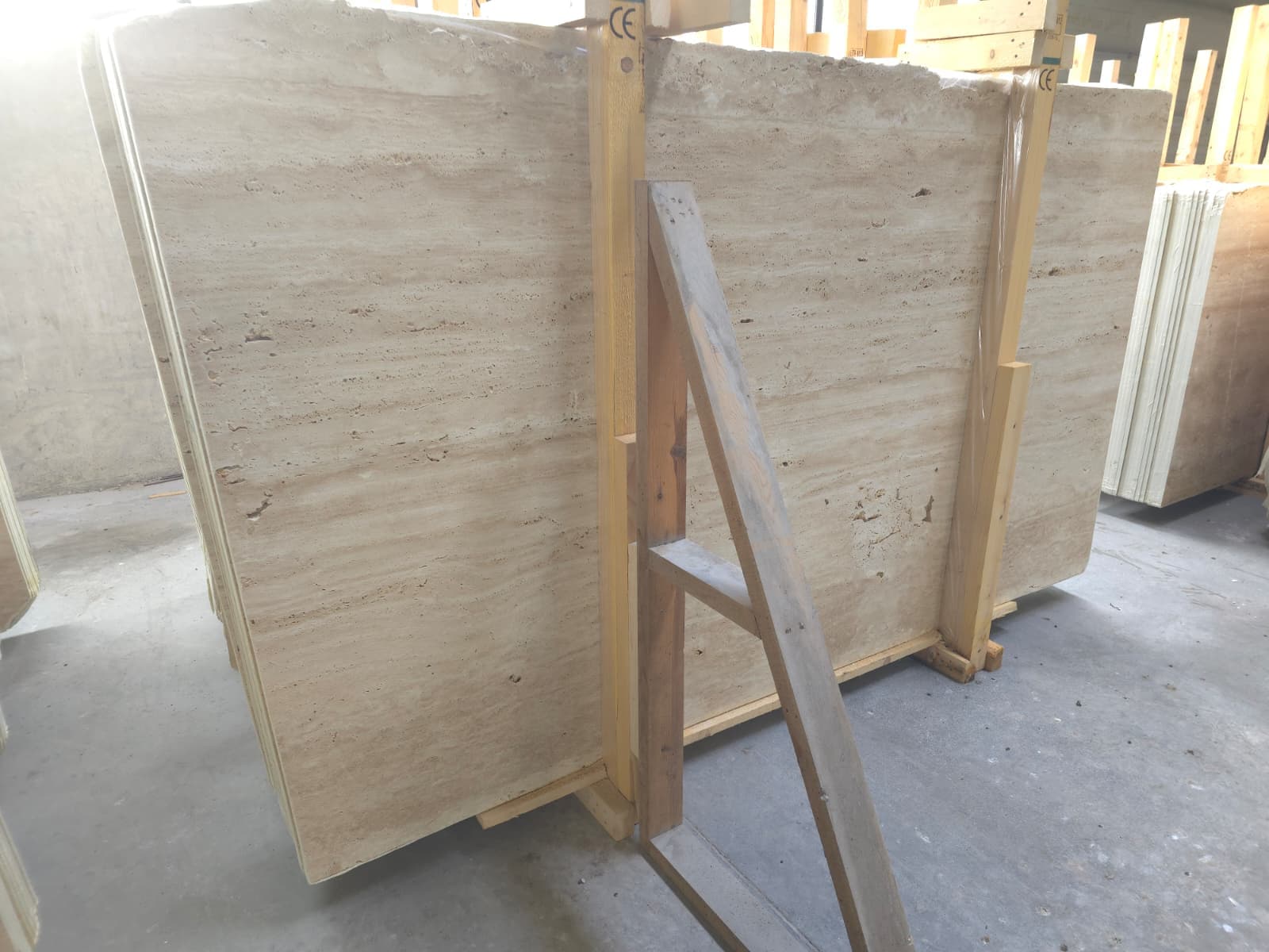 Light Travertine Honed&Unfilled detail 2