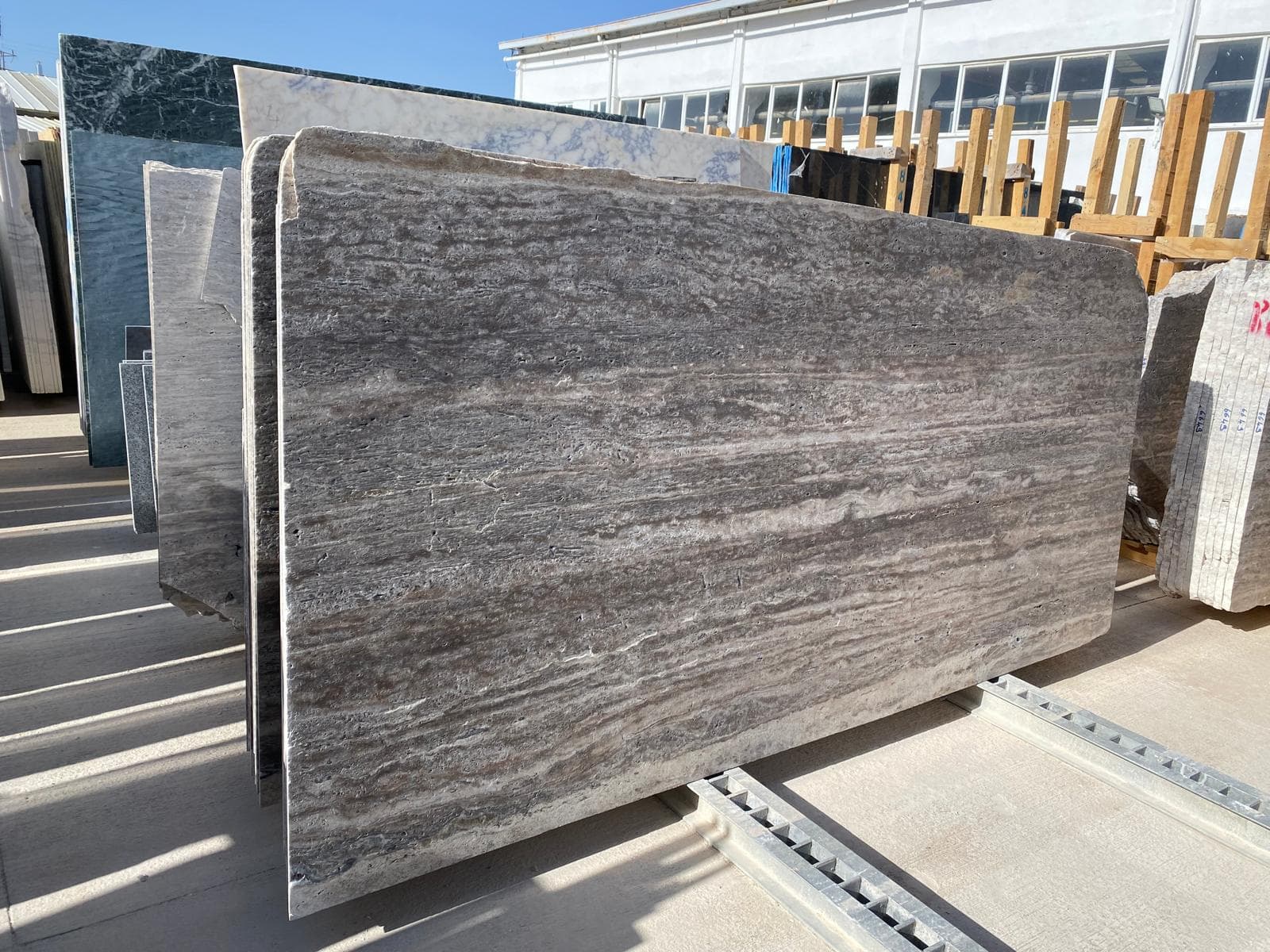 Silver Travertine Honed&Unfilled detail 1