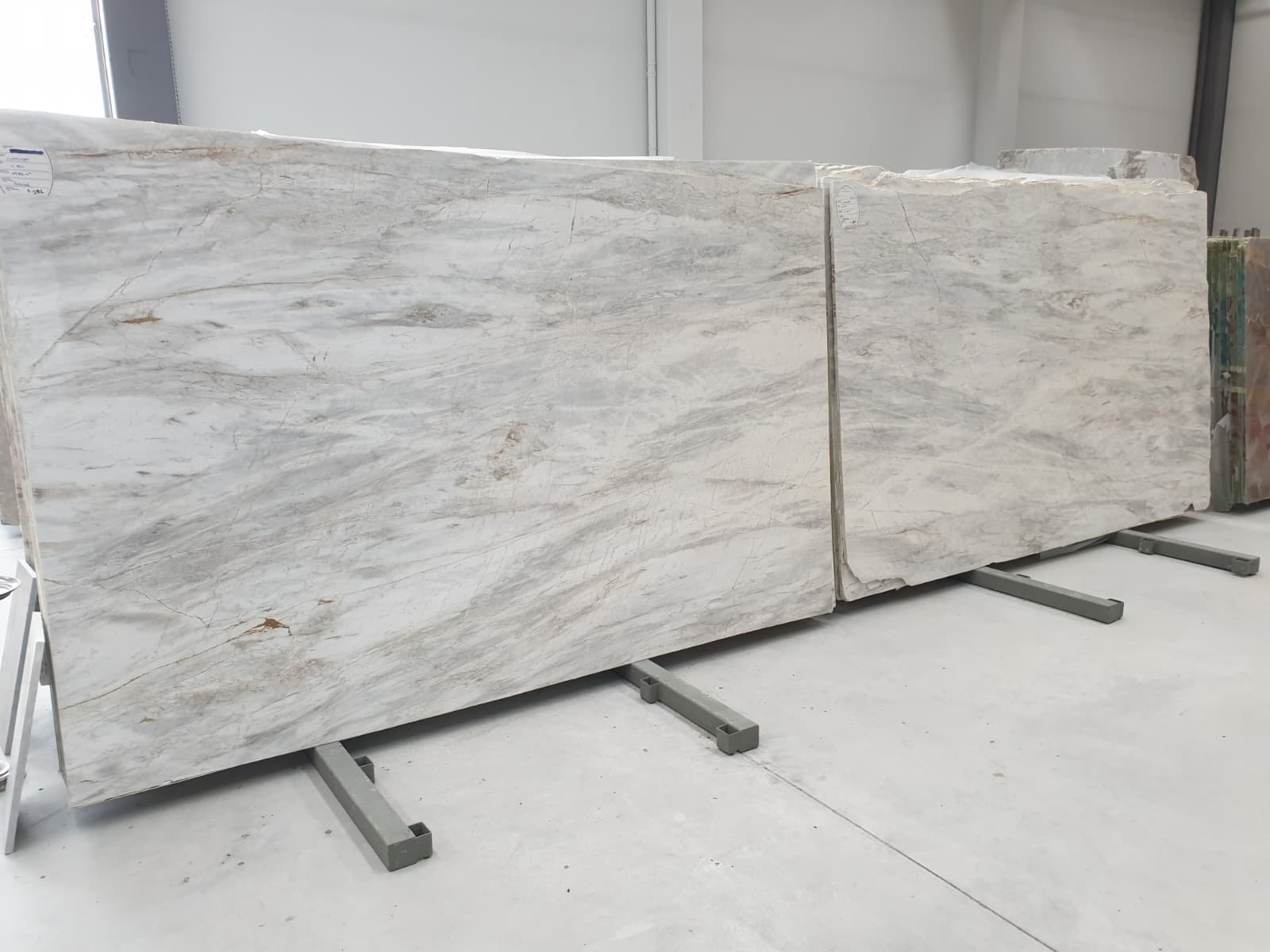 White Bella detail 3